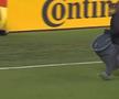 Momente geniale în MLS! Un raton a intrat pe teren și s-a lăsat cu greu prins: „Când vom începe să ținem cu el?”
