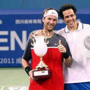 Younes El Aynaoui alături de Carlos Moya la un turneu al veteranilor de la Changdu 2011 Foto: Imago