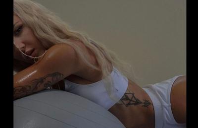 Starul din Premier League, cameraman la show-ul soției! Claudia e campioană națională la twerk