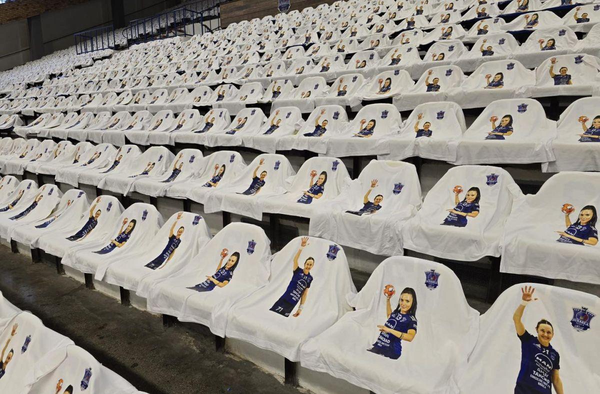 Scenografie nemaivăzută în handbalul românesc » Au avut parte de o surpriză superbă la ultimul meci jucat în fața propriilor suporteri
