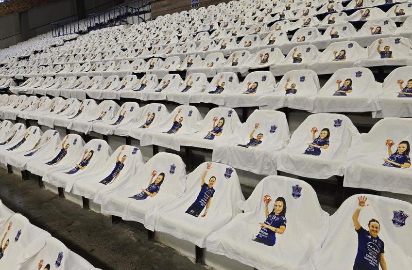 Kristina Liscevic (35 de ani) și Nicoleta Balog (30 de ani) au jucat ultimul meci în fața suporterilor din Brăila. Clubul le-a pregătit o surpriză superbă la disputa pierdută contra lui CSM București, scor 28-35.