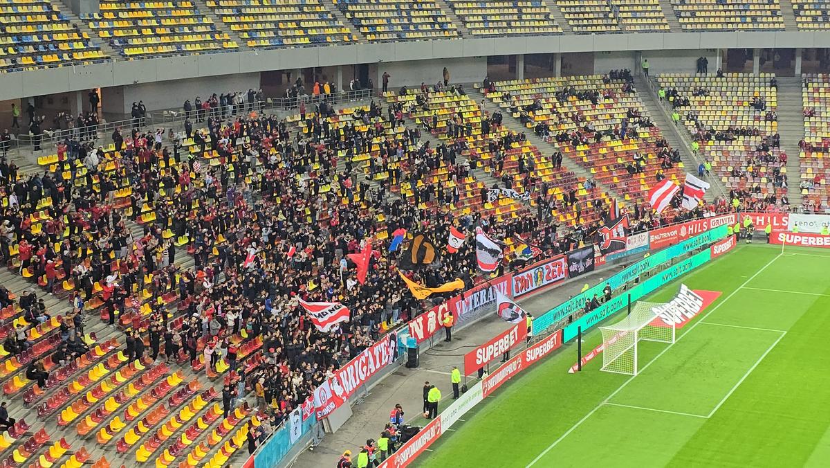 Suporterii lui Dinamo cu U Cluj