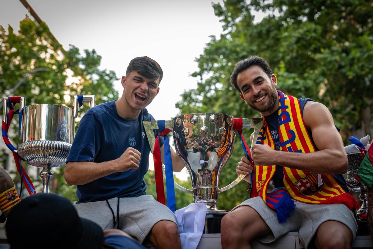 Barcelona a sărbătorit în stil mare titlul din LaLiga » 700.000 de oameni pe străzi, Lamine Yamal show și în autocar