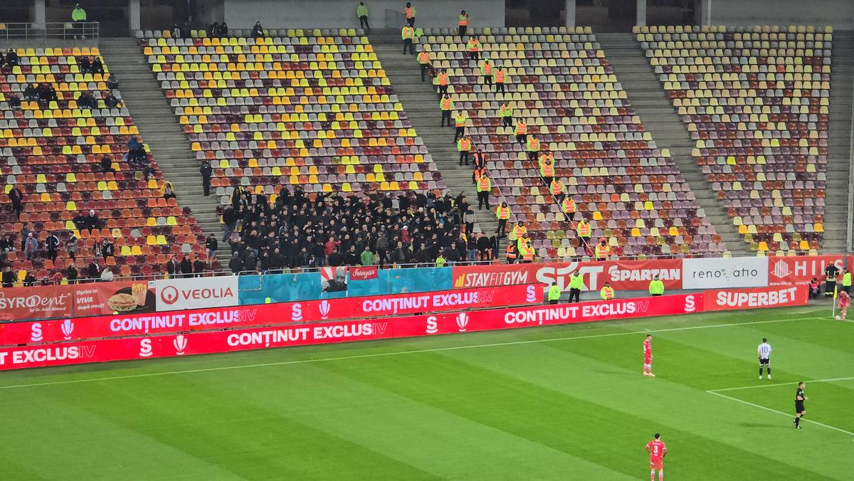 Suporterii lui Dinamo cu U Cluj