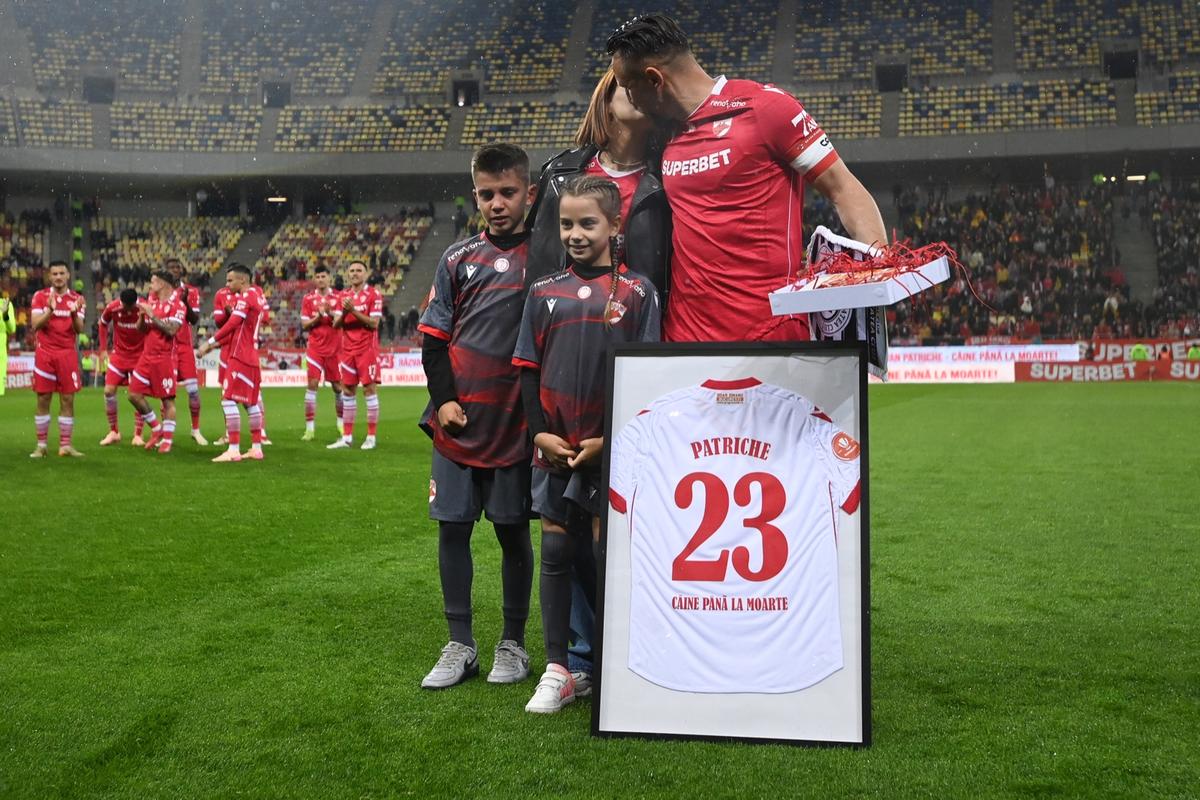 Momente emoționante la meciul de retragere a lui Răzvan Patriche: schimbat într-un minut simbolic, interviu pe transmisiunea live și tur de onoare
