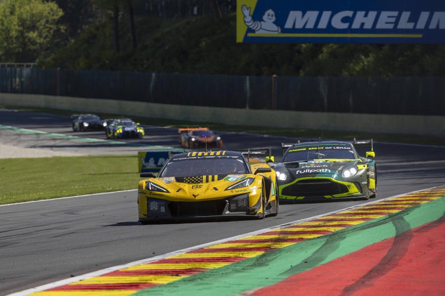 Așa arată mașinile de GT3, total diferite de cele de Formula 1 // FOTO: Imago Incognito! Max Verstappen, cu nume fals pe circuit » Pilotul Red Bull a condus o mașină Ferrari și a stabilit un nou record