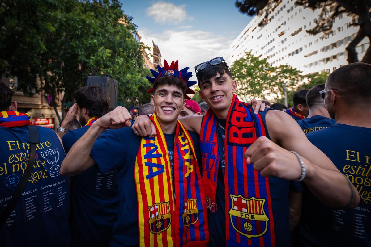 Imagini de la petrecerea de titlu a celor de la FC Barcelona