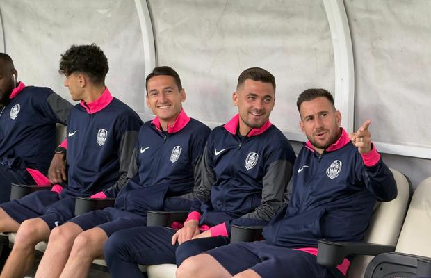 Săptămâna altfel la CFR Cluj: „Mititei și bistecca. Vreau să ne pupăm după fiecare antrenament”