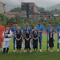 Copiii au intrat în costume populare la Minerul Lupeni - LPS HD Clinceni // Captură foto: Facebook @Religia Sportului