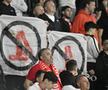 Fanii protestează  noua siglă, Dinamo - CFR Cluj // foto: Cristi Preda (GSP)