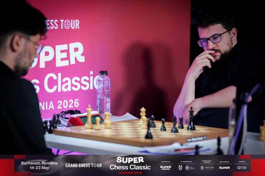 Primele victorii la Super Chess Classic România 2026: Praggnanandhaa, Keymer și Vachier-Lagrave conduc după runda a II-a