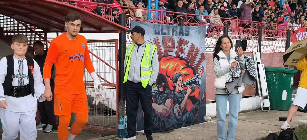 Copiii au intrat în costume populare la Minerul Lupeni - LPS HD Clinceni
