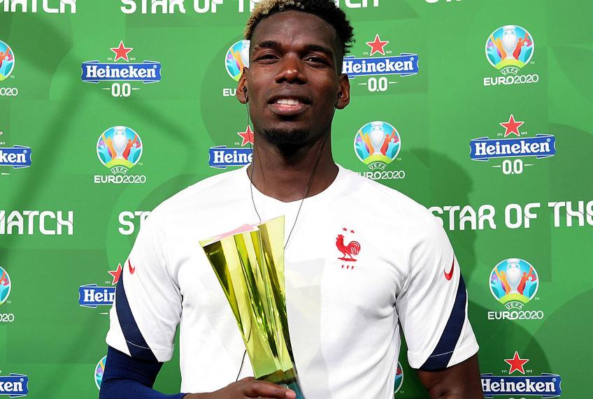 Paul Pogba și trofeul oferit pentru omul meciului Franța - Germania