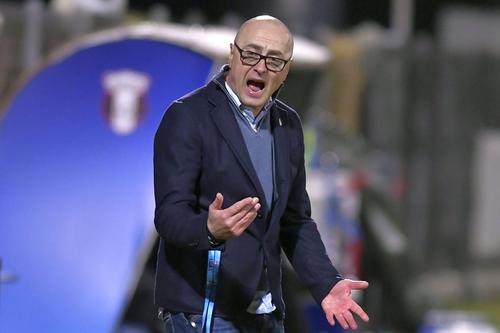 Leo Grozavu, antrenorul lui Sepsi, privește cu interes meciul din Conference League. Se așteaptă ca Spartak Trnava să intre în calea covăsnenilor la debutul în cupele europene. Printre „spioni” îl are pe Bogdan Mitrea, fostul căpitan al slovacilor.