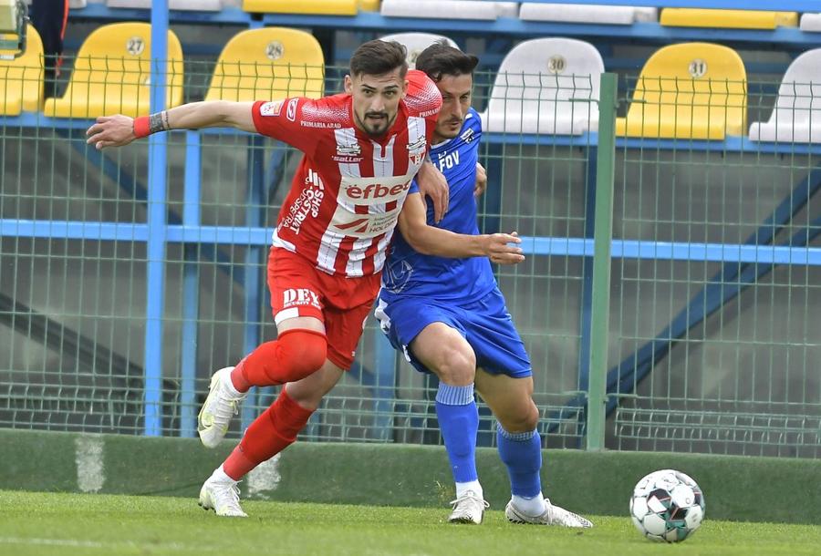 Alexandru Albu, pentru UTA, într-un meci contra FC Voluntari // foto: Imago Rapid deschide transferurile cu două mutări importante: fotbalistul convocat de Rădoi și fost jucător la FCSB!