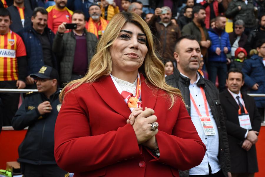 Berna Gözbaşı, patroană Kayserispor Dan Petrescu își reproșează o decizie neinspirată: „Această femeie a reușit să mă convingă să semnez. Incredibil!”