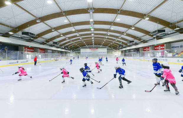 Prima competiție internațională de hochei pentru juniori din România se desfășoară la Patinoarul Allianz-Țiriac Arena