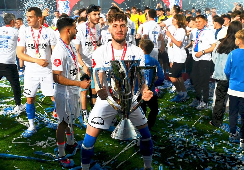 Carlo Casap (24 de ani), mijlocaș central, a anunțat că s-a despărțit de Farul Constanța. Este al patrulea jucător care o părăsește pe campioana României în această vară/ foto Imago Images