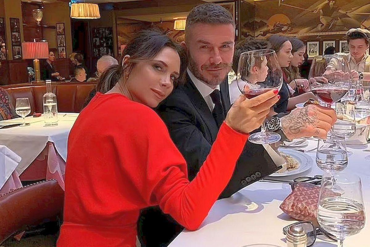 Cum a cunoscut-o David Beckham pe soția lui, Victoria: „Mi-a dat numărul ei pe un bilet de tren pe care îl mai am și acum”