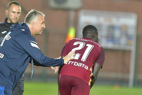 CFR Cluj ar fi bătut palma cu Jeonbuk Hyundai Motors, noua echipă a lui Dan Petrescu din Coreea de Sud, pentru mijlocașul defensiv Nana Boateng, 29 de ani