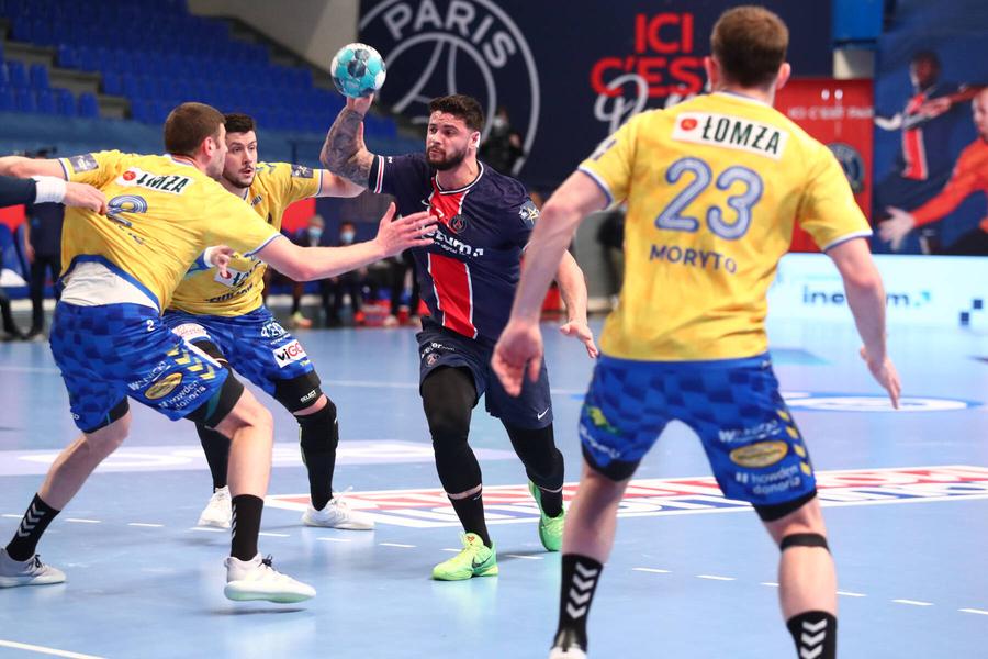 Elohim Prandi în duel cu apărarea celor de la Kielce FOTO Imago Images Se dă trofeul în Liga Campionilor » Magdeburg-Kielce e marea finală de duminică