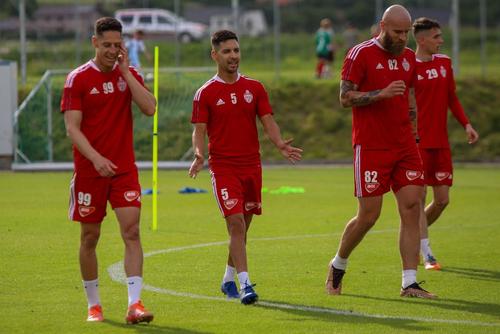 Mario Rondon (stânga) și Branislav Ninaj (dreapta) și-au prelungit contractele cu Sepsi/ foto: Facebook @ Sepsi OSK