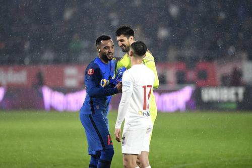 Karlo Letica, 26 de ani, portarul celor de la Hermannstadt, locul 11 în Superliga, e disputat de Universitatea Craiova și Sepsi.