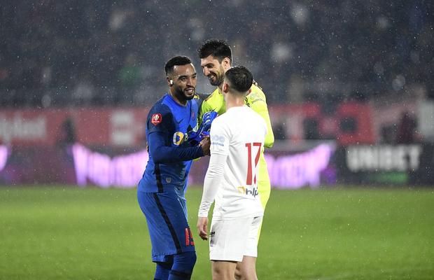 Universitatea Craiova se luptă cu o rivală din play-off pentru un portar din Superliga