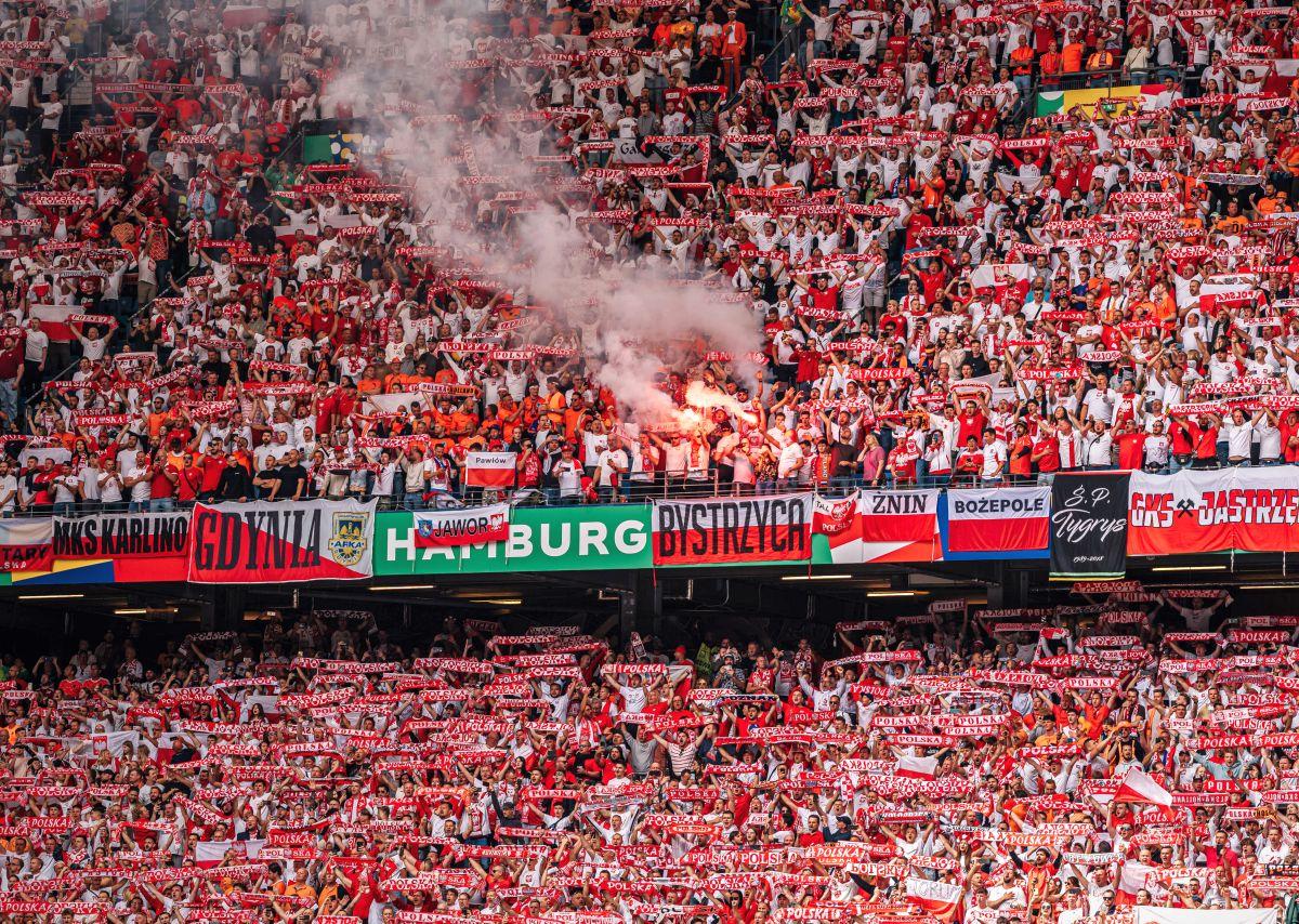 Suporterii Olandei, la înălțime înaintea meciului cu Polonia. Imagini cu marea „Oranj” prezentă pe Volksparkstadion