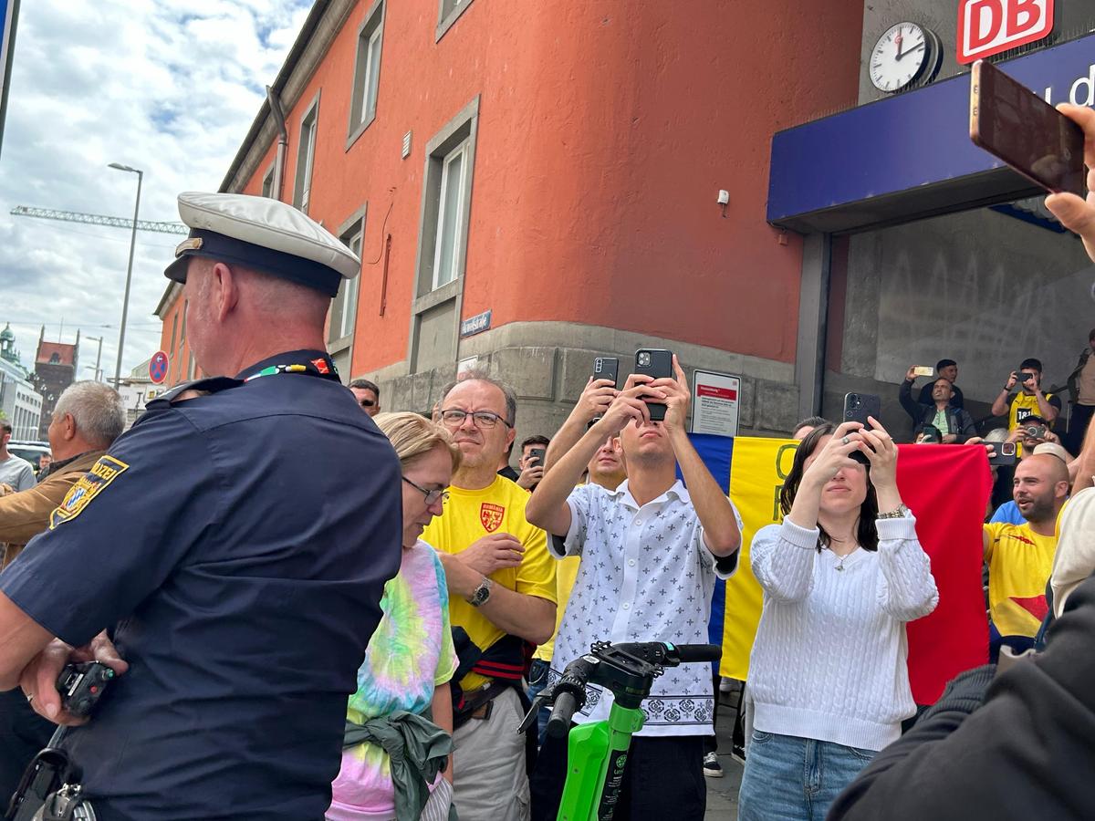 Naționala României a fost aşteptată de fani la gara din Munchen