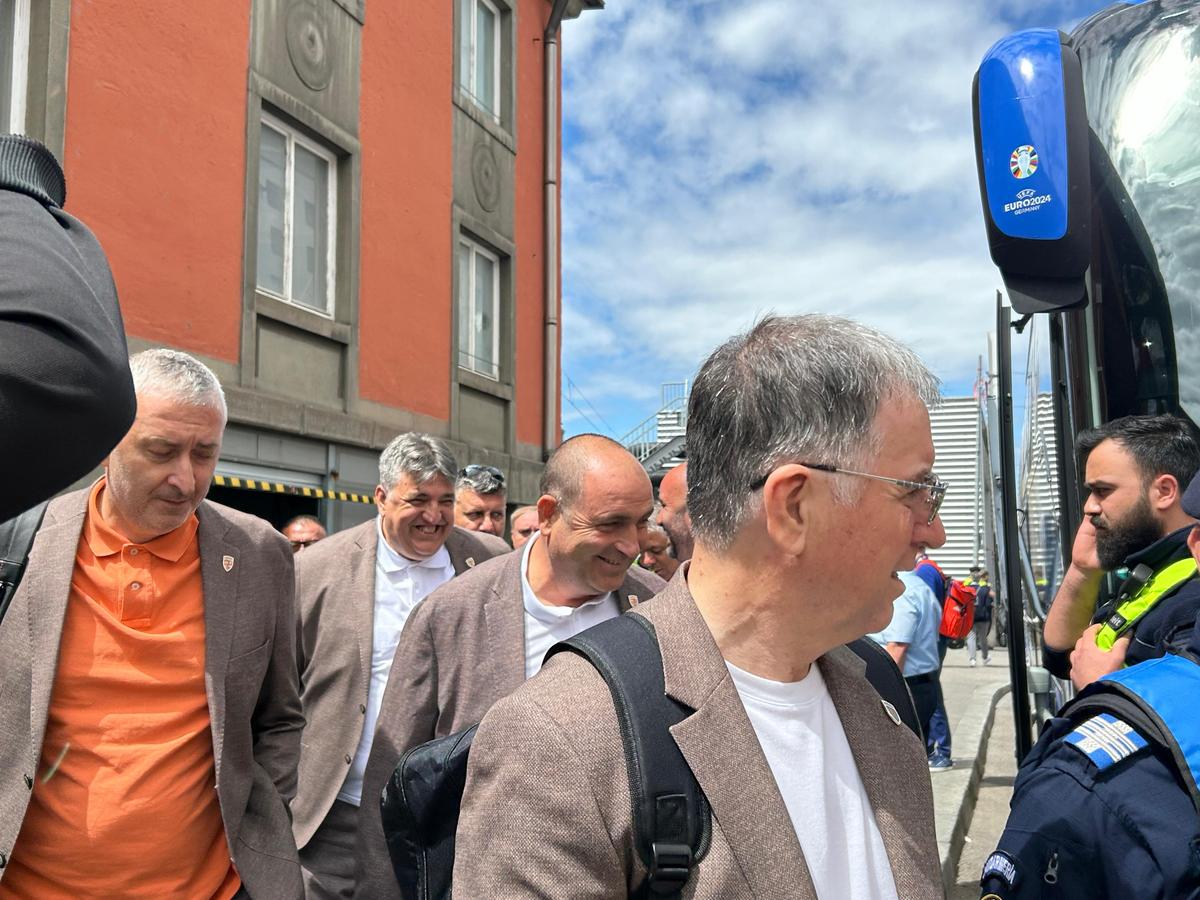 Naționala României a fost aşteptată de fani la gara din Munchen