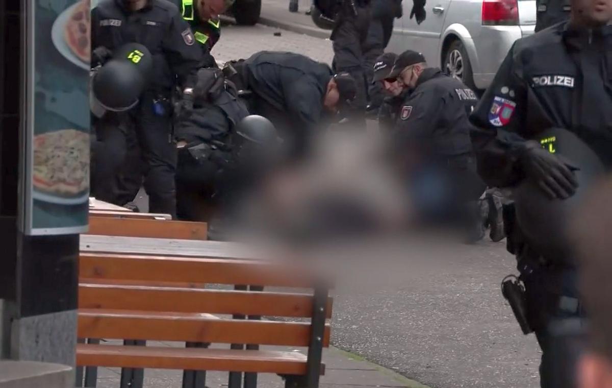 Incident major la Hamburg! A încercat să atace fanii cu un topor și a fost împușcat de Poliție, înainte de Polonia - Olanda. Atenție, imagini șocante!