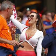 Suporterii Olandei au oferit imagini memorabile înaintea meciului cu Polonia / FOTO: Imago