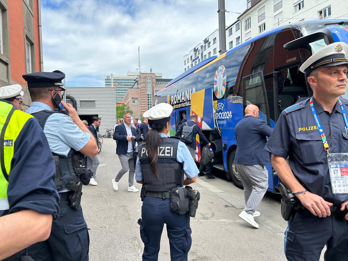 Naționala României a fost aşteptată de fani la gara din Munchen