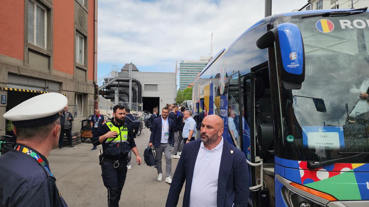 Naționala României a fost aşteptată de fani la gara din Munchen