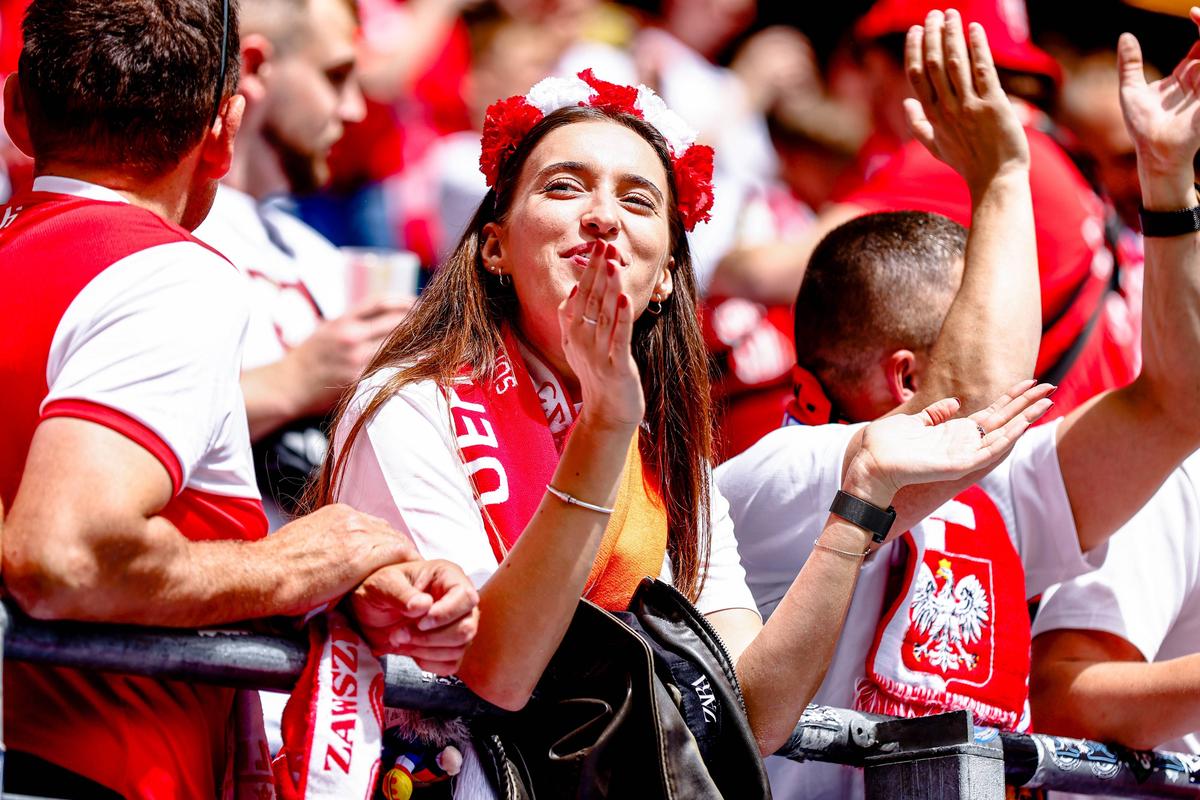 Spectacol în tribune la Polonia - Țările de Jos