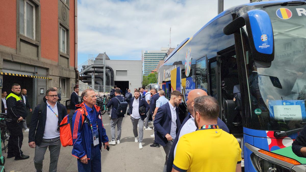 Naționala României a fost aşteptată de fani la gara din Munchen