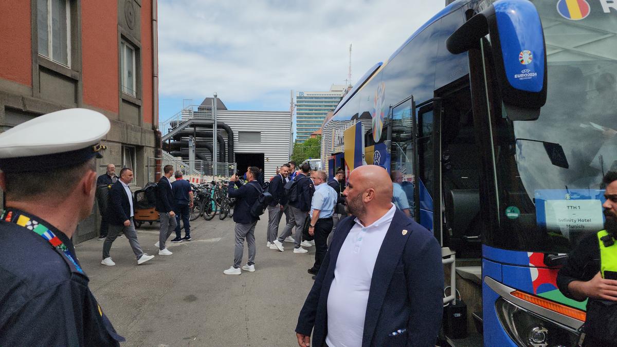 Naționala României a fost aşteptată de fani la gara din Munchen