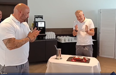 Edi Iordănescu, sărbătorit cu tort în Germania