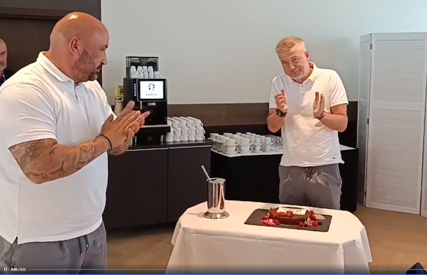 Edi Iordănescu, sărbătorit cu tort în Germania