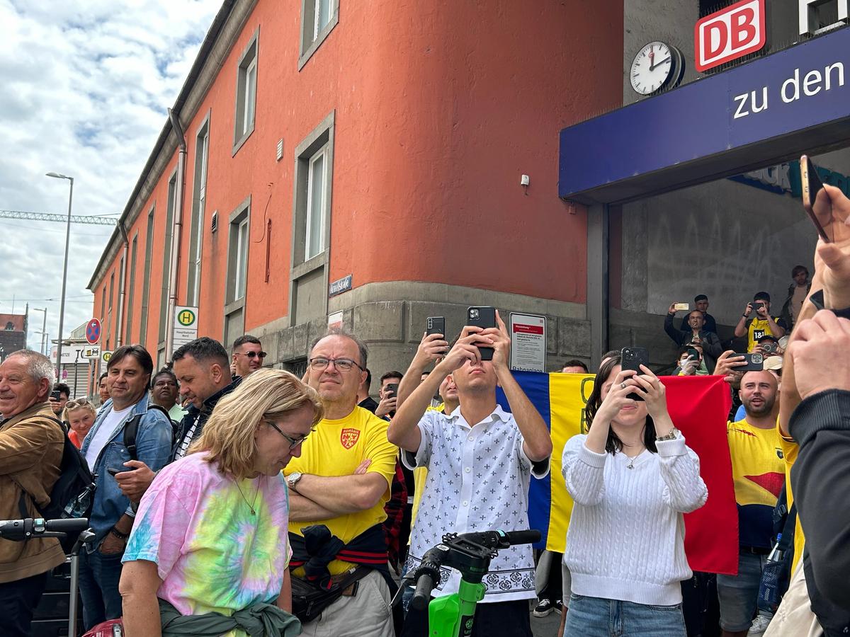 Naționala României a fost aşteptată de fani la gara din Munchen
