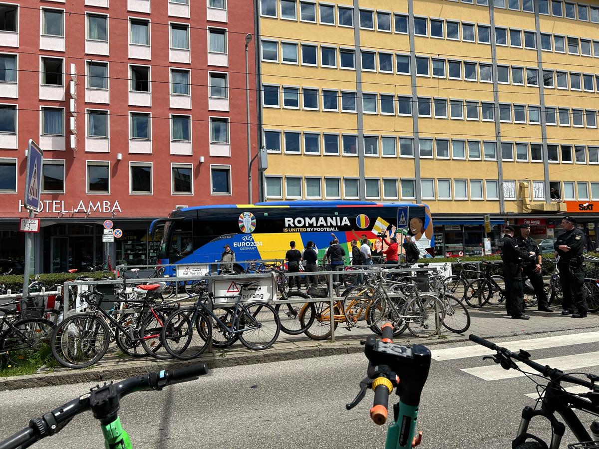 Naționala României a fost aşteptată de fani la gara din Munchen