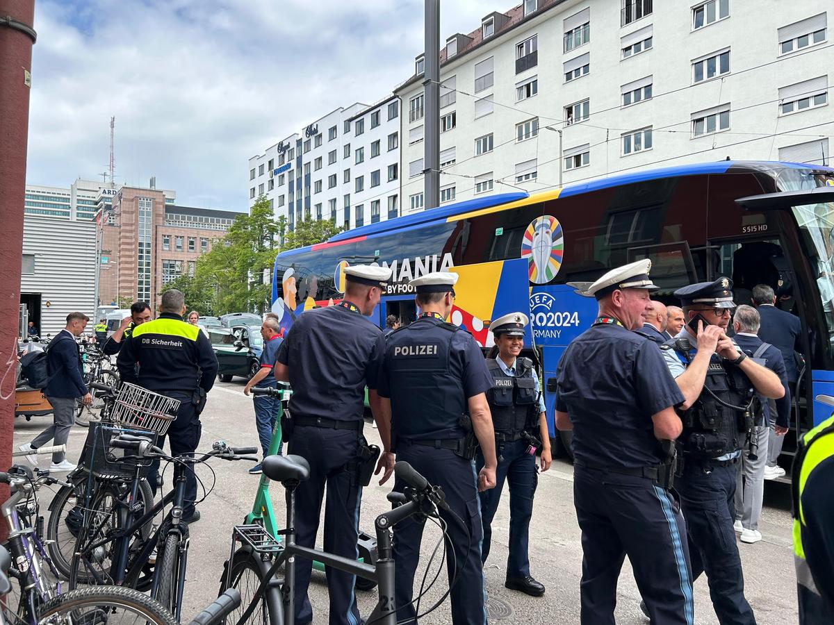Naționala României a fost aşteptată de fani la gara din Munchen