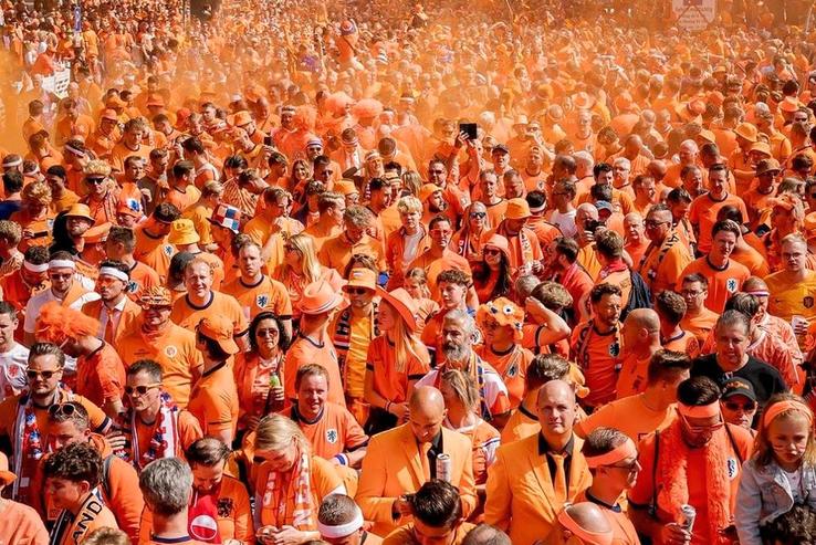 Suporterii Olandei au oferit imagini memorabile înaintea meciului cu Polonia / FOTO: Facebook