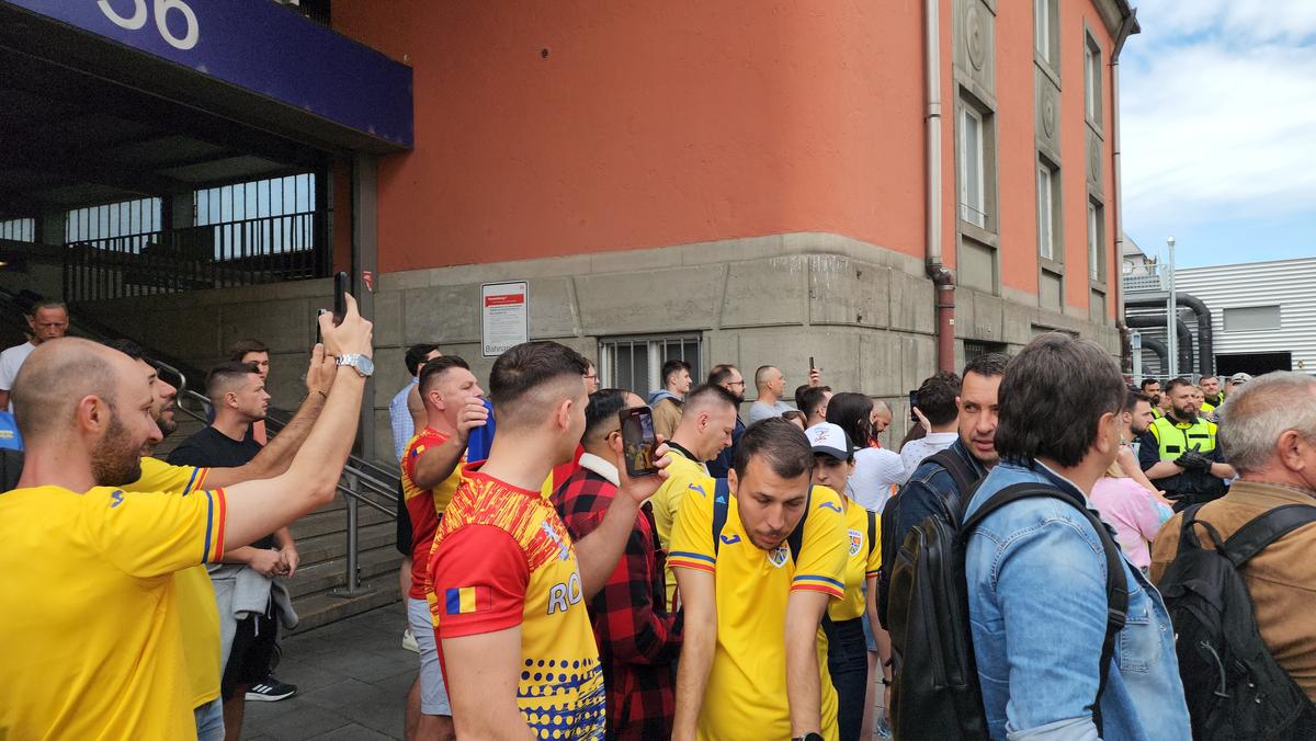 Naționala României a fost aşteptată de fani la gara din Munchen