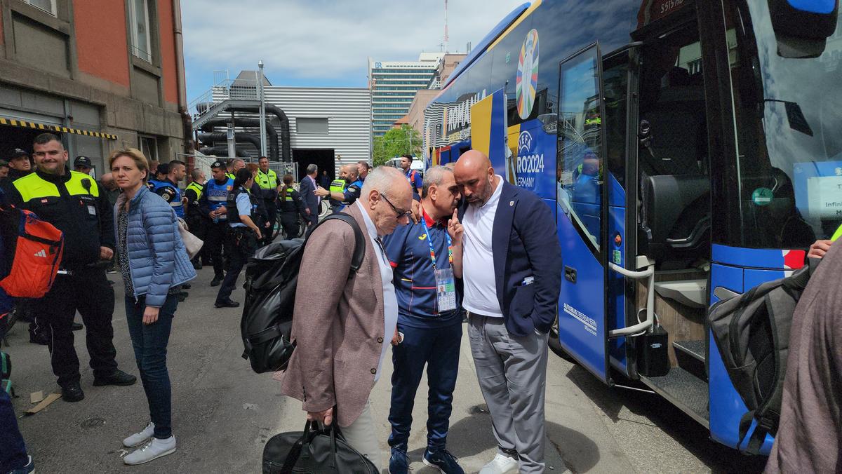 Naționala României a fost aşteptată de fani la gara din Munchen