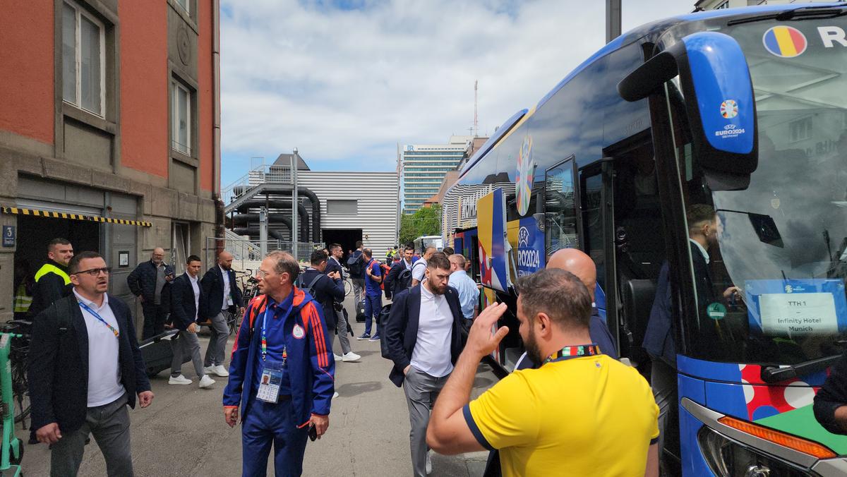 Naționala României a fost aşteptată de fani la gara din Munchen