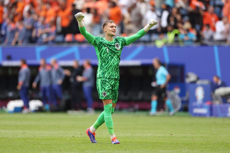 Bart Verbruggen, în timpul meciului Polonia - Olanda/ foto: Guliver/GettyImages A scris istorie în Polonia - Olanda » Nu se mai întâmplase de 60 de ani la EURO