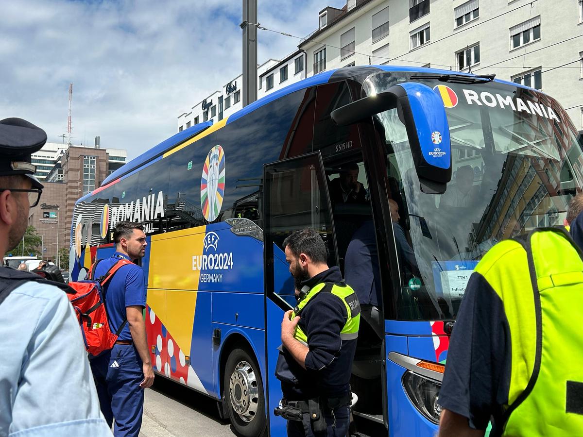 Naționala României a fost aşteptată de fani la gara din Munchen