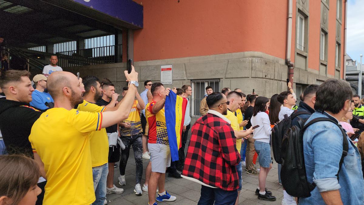 Naționala României a fost aşteptată de fani la gara din Munchen